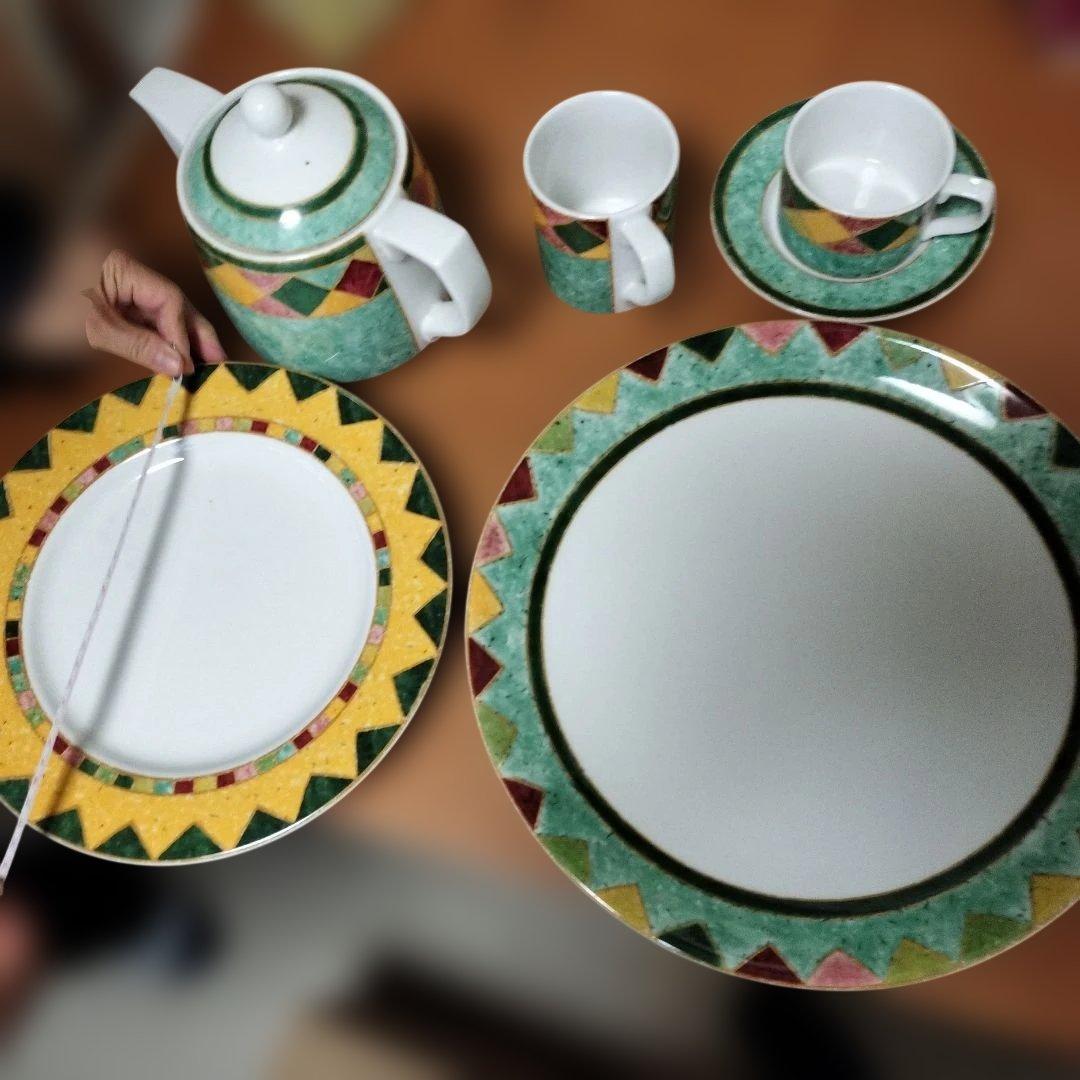 ロイヤルドルトン 陶器 食器セット ほぼ未使用です。