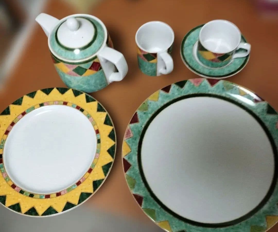 ロイヤルドルトン 陶器 食器セット ほぼ未使用です。