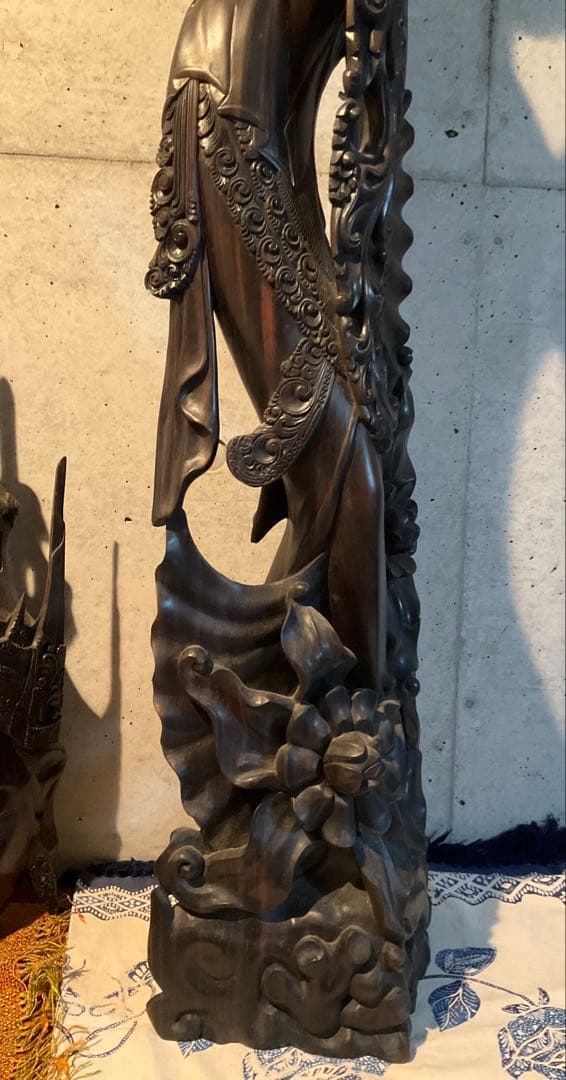 インドネシア　黒檀の置き物