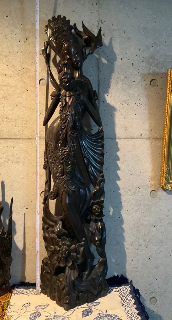 インドネシア　黒檀の置き物