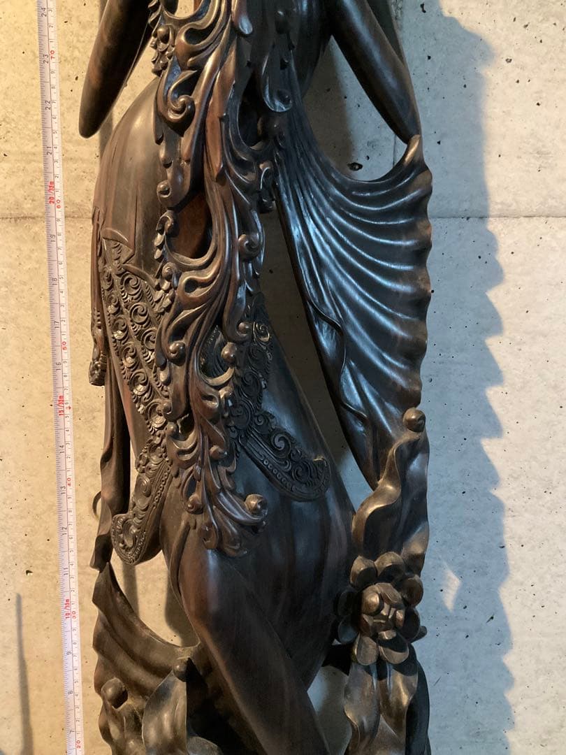 インドネシア　黒檀の置き物