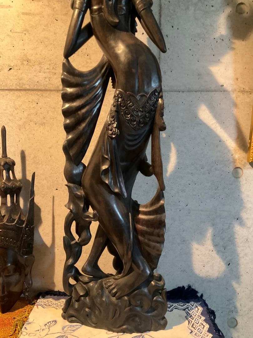 インドネシア　黒檀の置き物