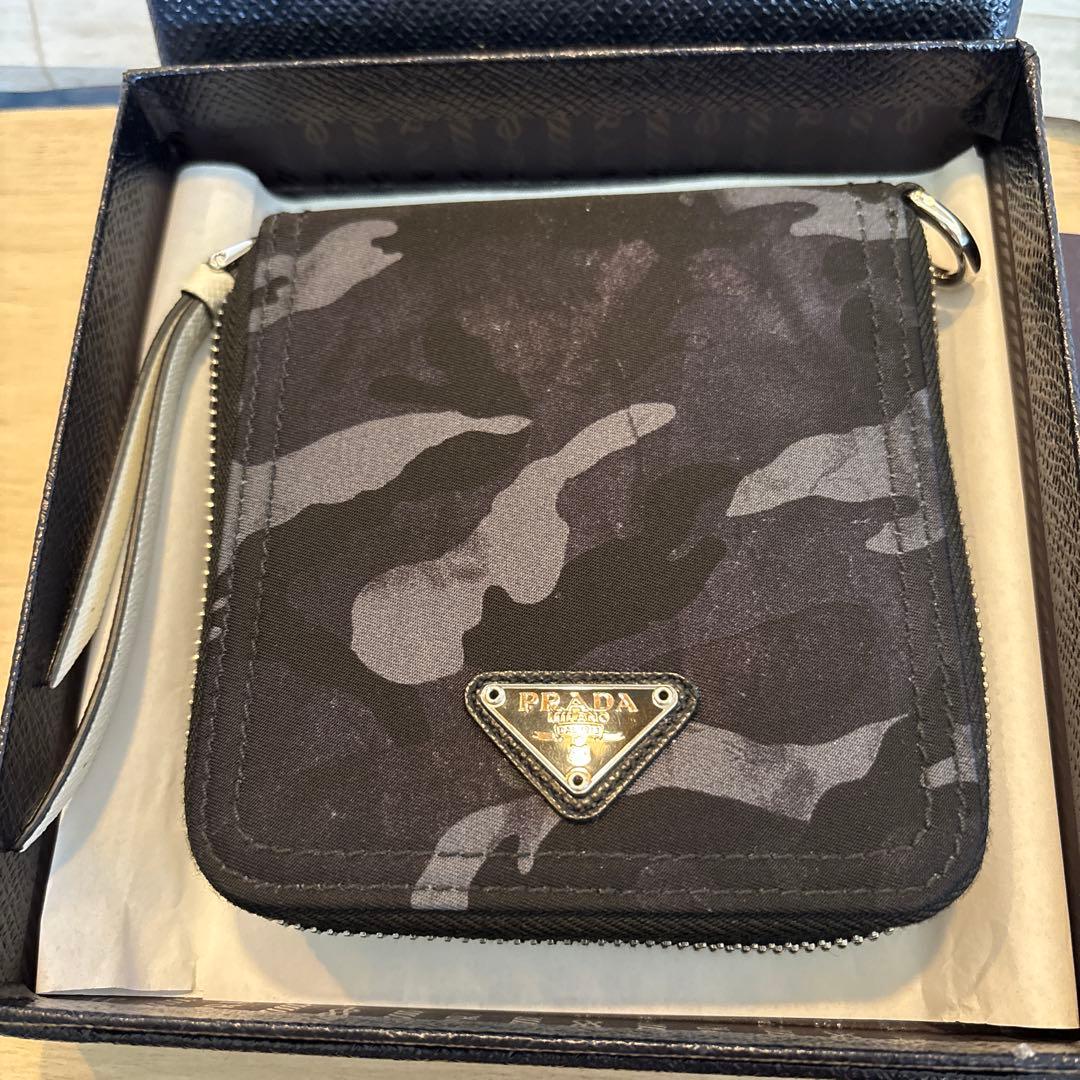 美品・未使用・PRADA カモフラージュ柄 二つ折財布