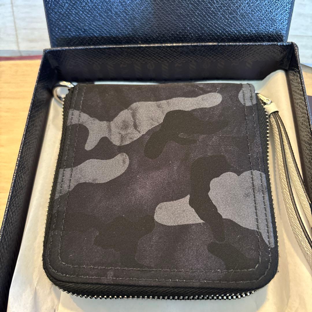 美品・未使用・PRADA カモフラージュ柄 二つ折財布