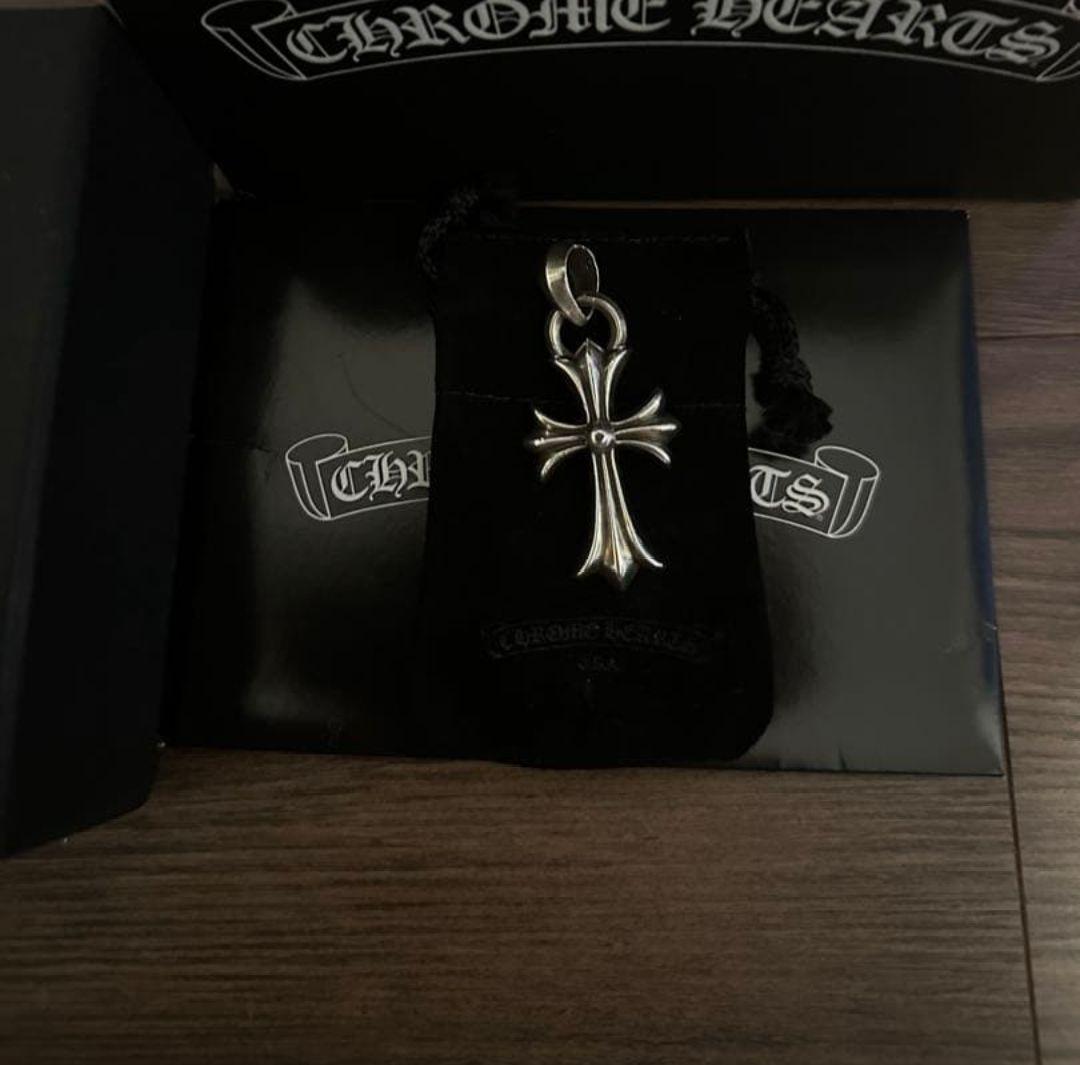 クロムハーツ スモールクロス ベイル