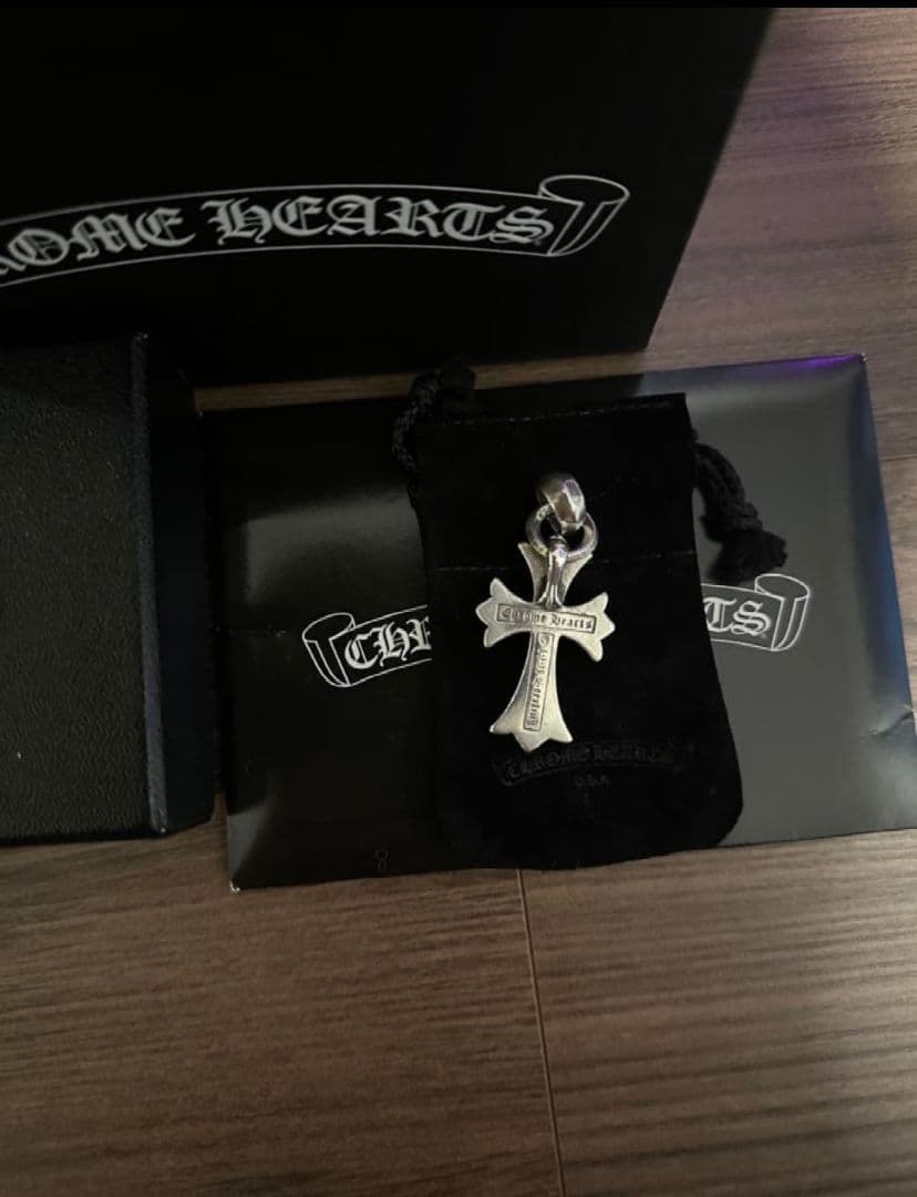 クロムハーツ スモールクロス ベイル