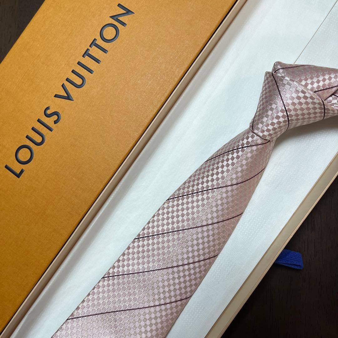 美品　ルイヴィトン　ネクタイ　ピンク　ダミエ　LVロゴ　シルクジャガード　結婚式