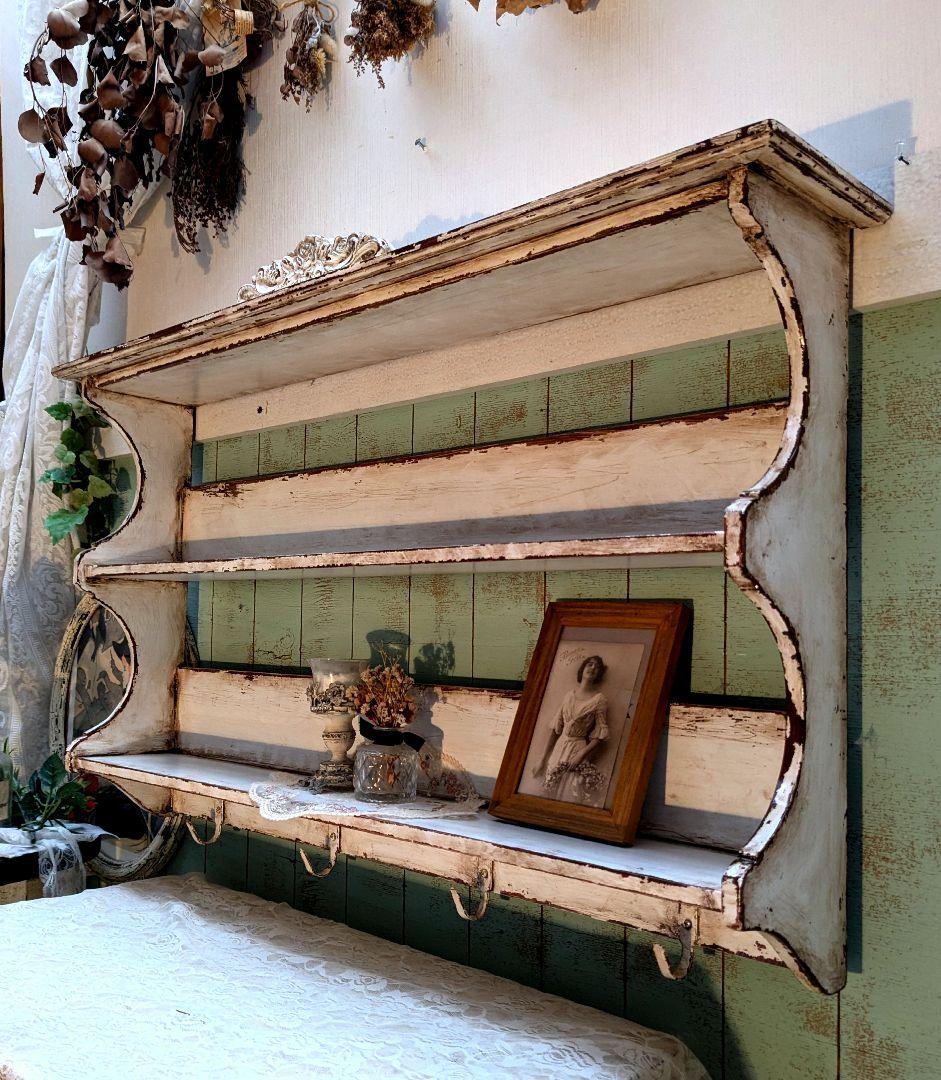 アンティーク風ホワイト木製シェルフ