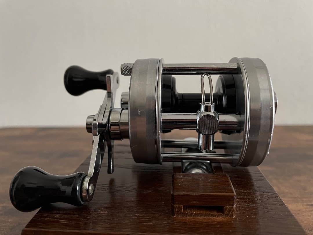 ABU Ambassadeur 2500C アブ アンバサダー ブロンズプレート