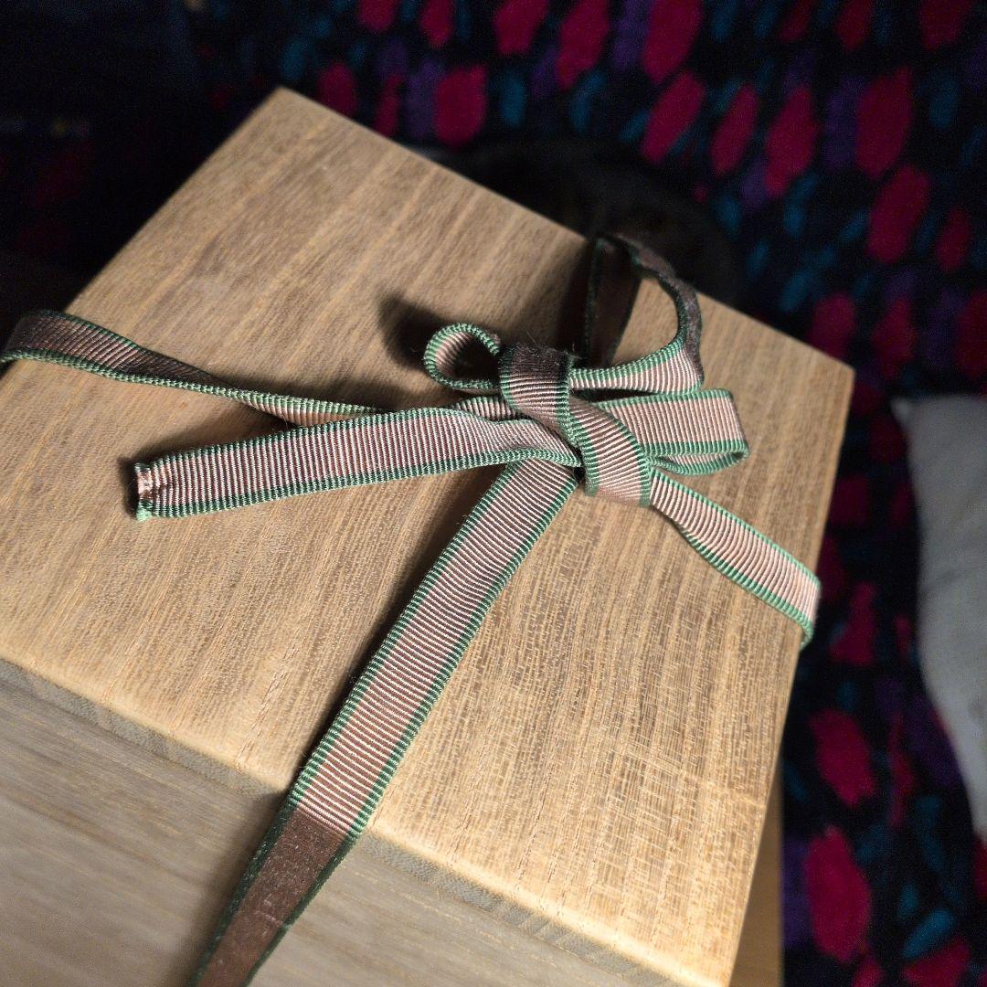 九谷焼の染付高砂花入 　青白陶器 魚の持ち手付き