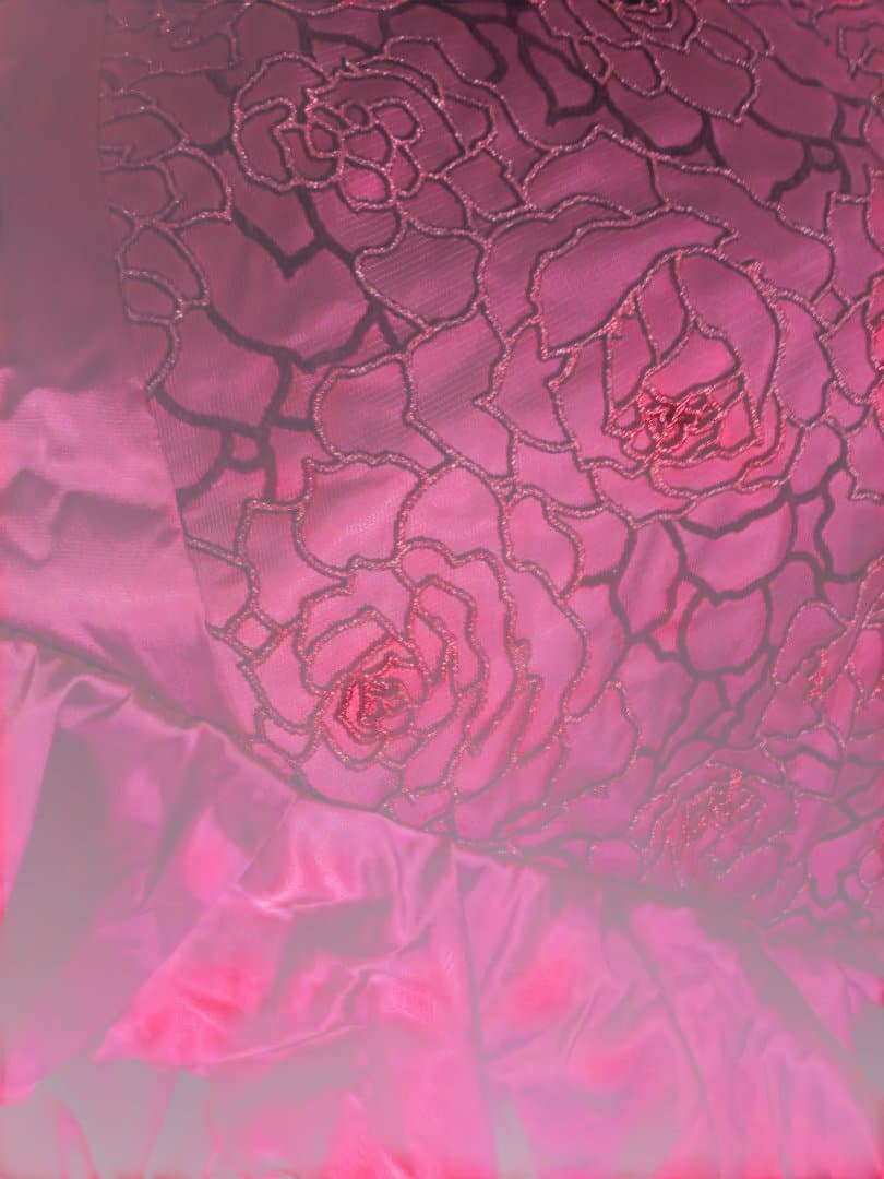 フラメンコ　赤地に黒ライン刺繍のバタデコーラ