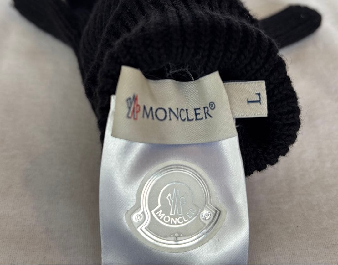 くま(●´(エ)｀●) 　MONCLER 新品未使用 メンズ 手袋 ブラッ