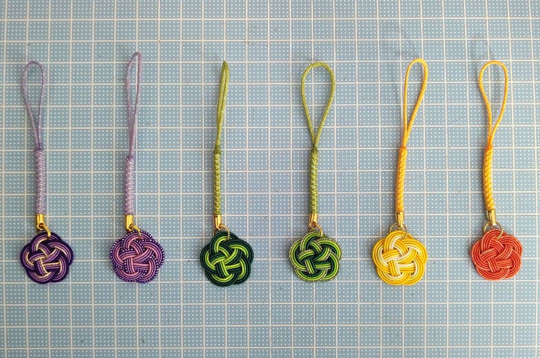 水引　根付けストラップ　梅結び　4本取り　カラフル　2個　ラッピング付き