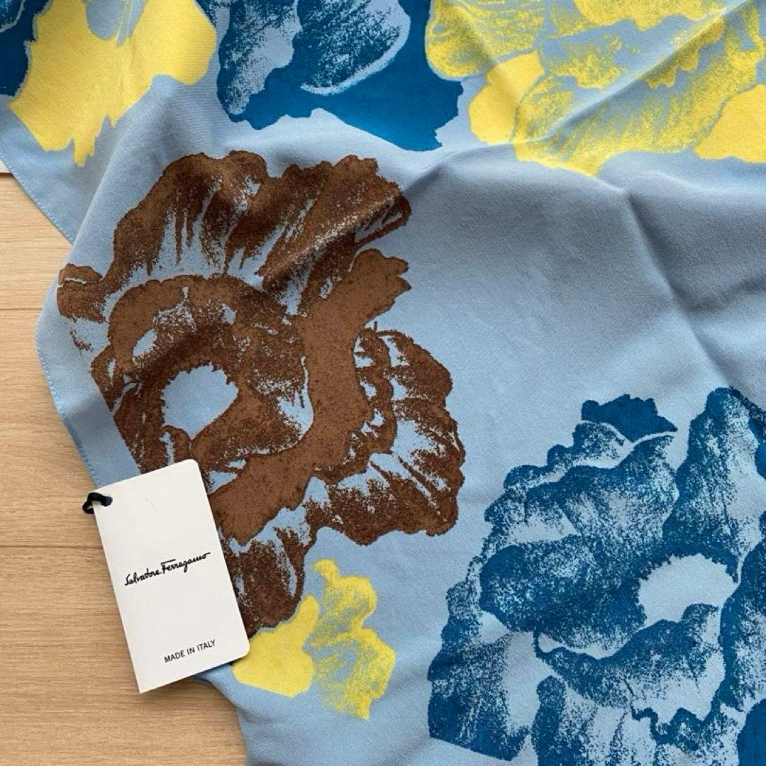 新品未使用★FERRAGAMO フェラガモ　花柄ポピー　シルクスカーフ