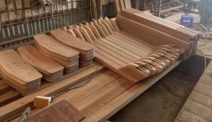 天然木のコンパクトなハンモックスタンド ( ダックブラウン色)