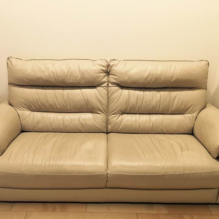 アイボリー三人掛け本革ソファー