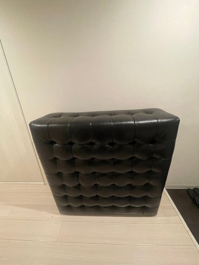大きめのオットマン（革製）　IDC スツール「5166」