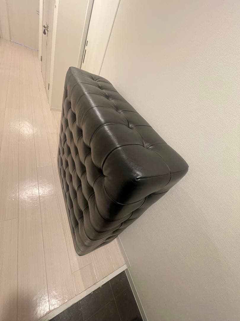 大きめのオットマン（革製）　IDC スツール「5166」