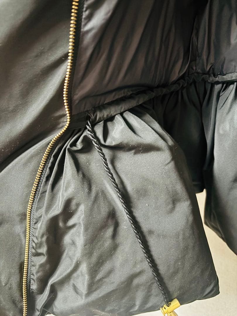 poyon　JENNE ペプラムブラックダウンジャケット