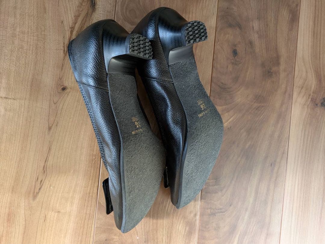 【美品】うさぎや　黒　パンプス　樹脂パーツ　ヒール　24センチ