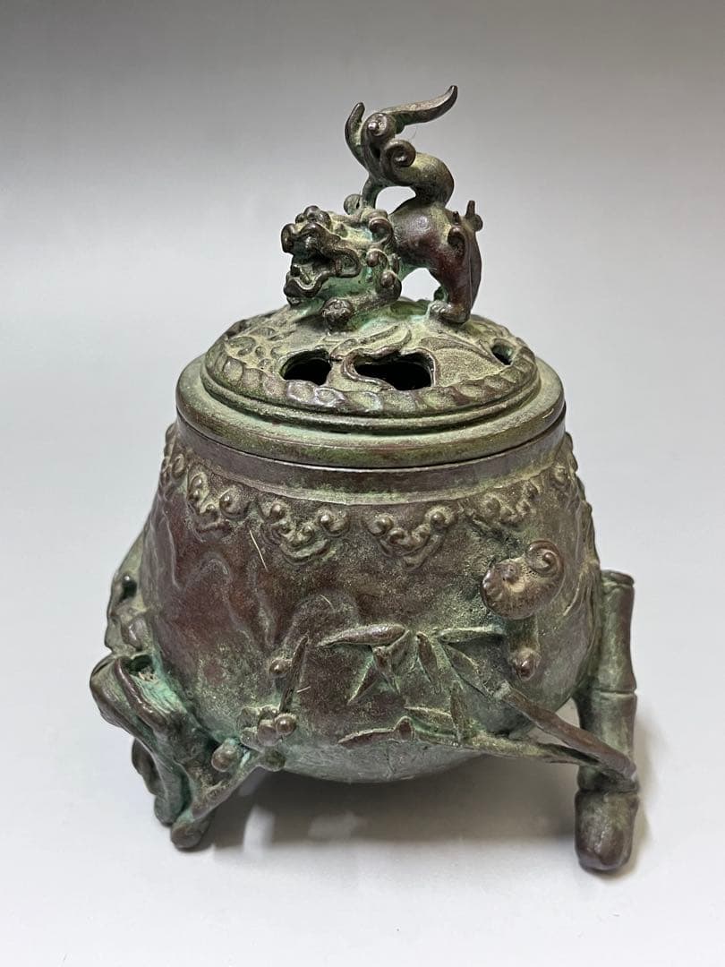 E676 香炉 元威 二上常太郎 鋳銅 獅子摘 松竹梅 三足 銅製 香道具