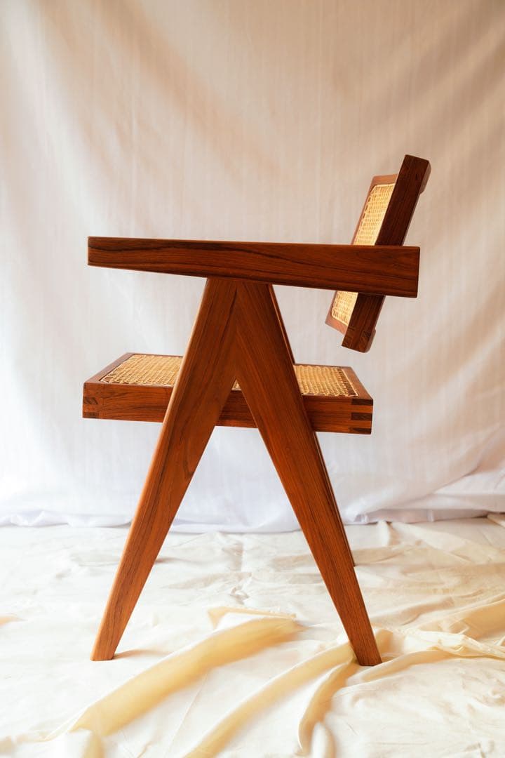 m*e様 Pierre Jeanneret | ピエール・ジャンヌレ|オフィスチ