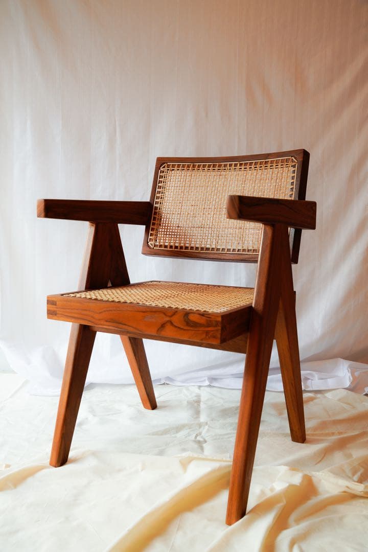 m*e様 Pierre Jeanneret | ピエール・ジャンヌレ|オフィスチ