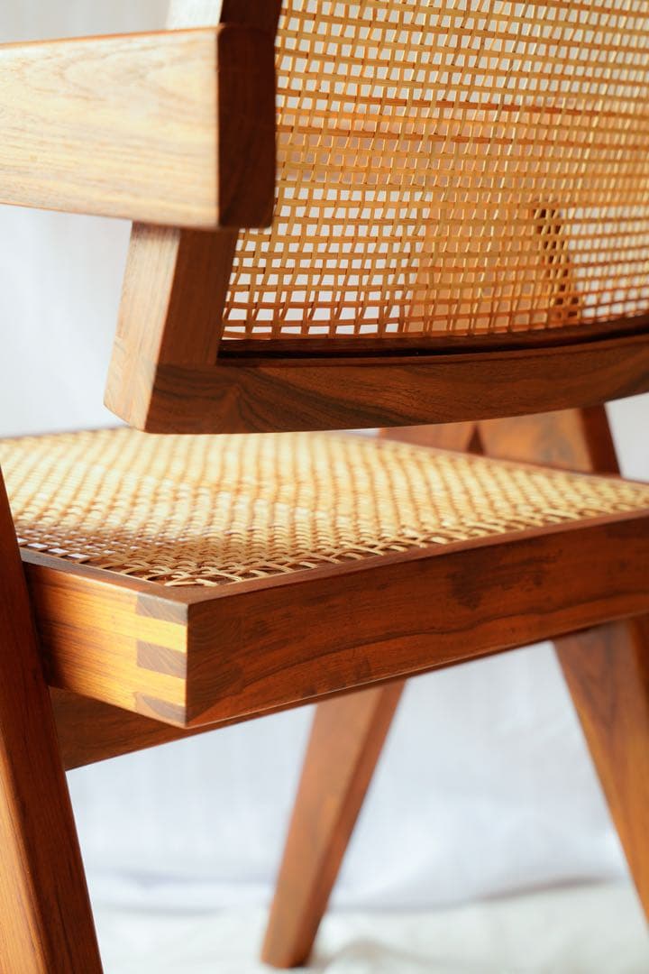 m*e様 Pierre Jeanneret | ピエール・ジャンヌレ|オフィスチ