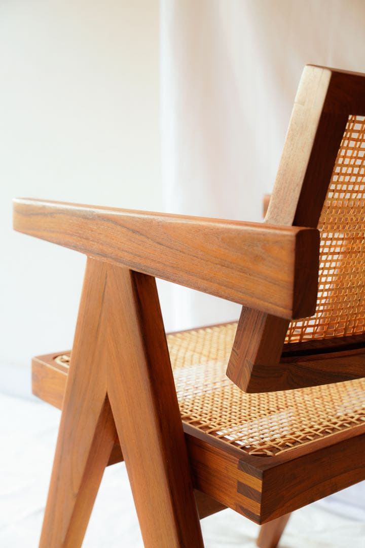 m*e様 Pierre Jeanneret | ピエール・ジャンヌレ|オフィスチ