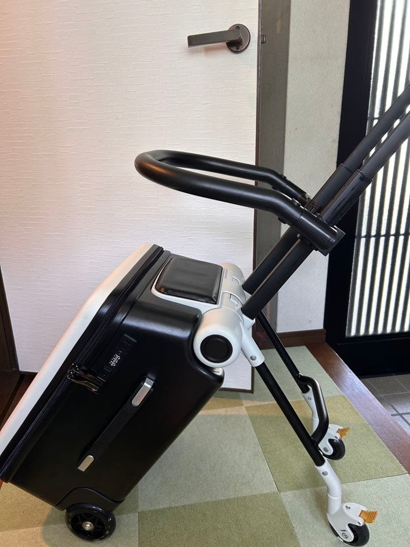 乗れる キャリーケース スーツケース 40L ホワイト（タイヤストッパー付き）