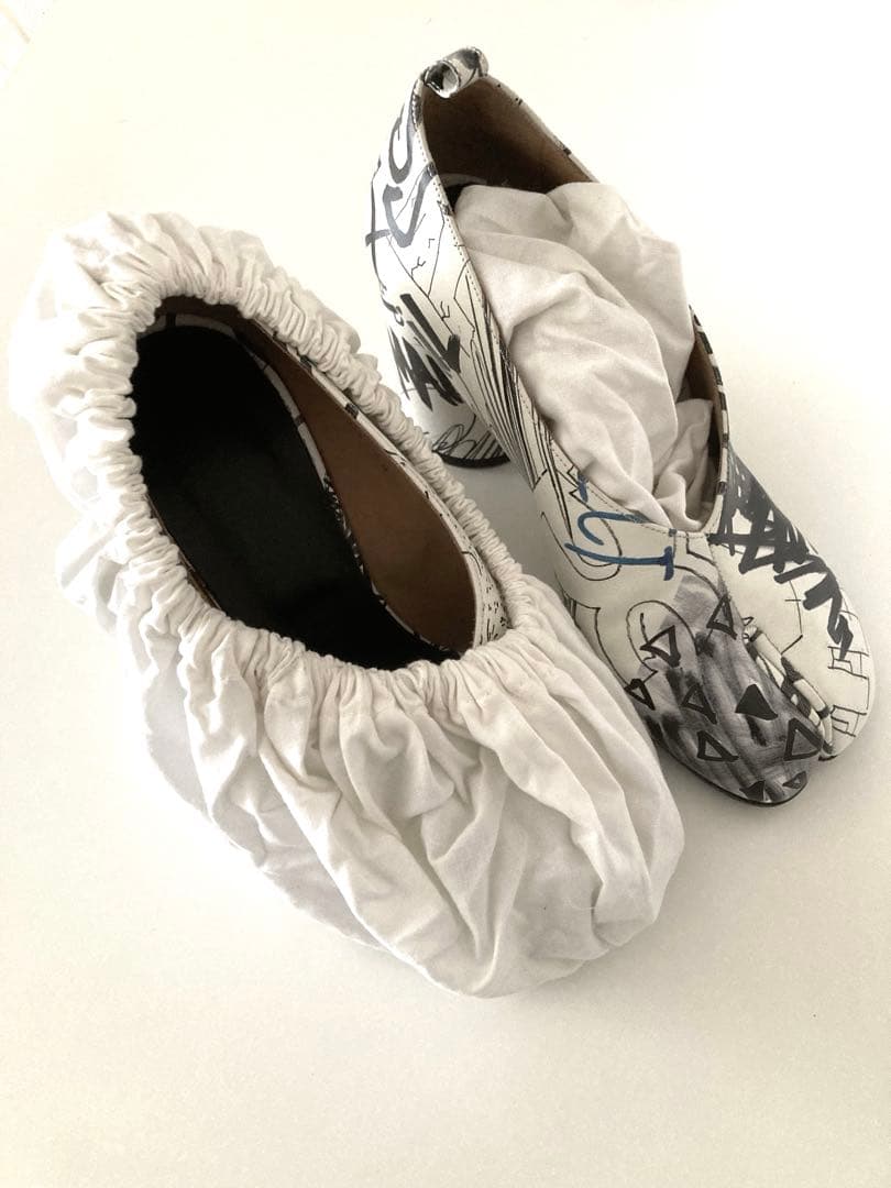 マルジェラ タビパンプス／ Maison Margiela 38Graffiti