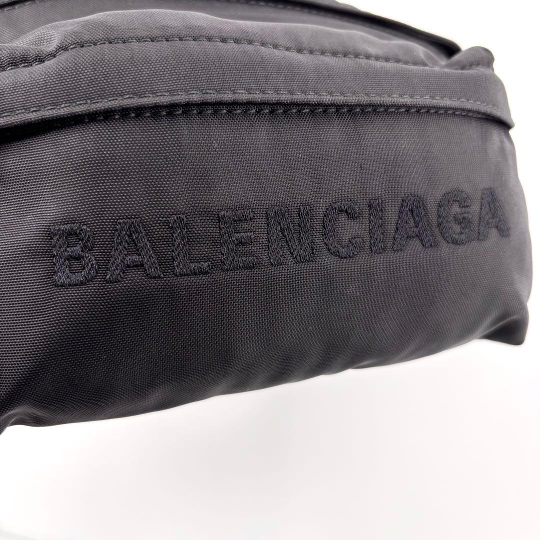 美品　バレンシアガ　ボディバッグ　黒　ナイロン　ロゴ