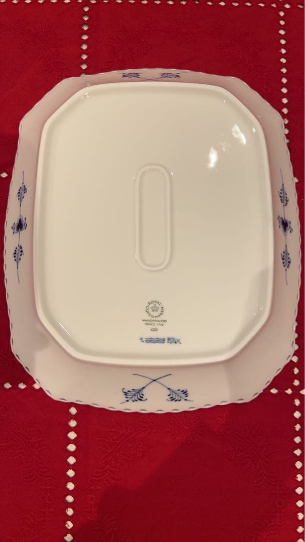 未使用◼️ブルーフルーテッド フルレース ケーキ ディッシュ スクエア 26cm