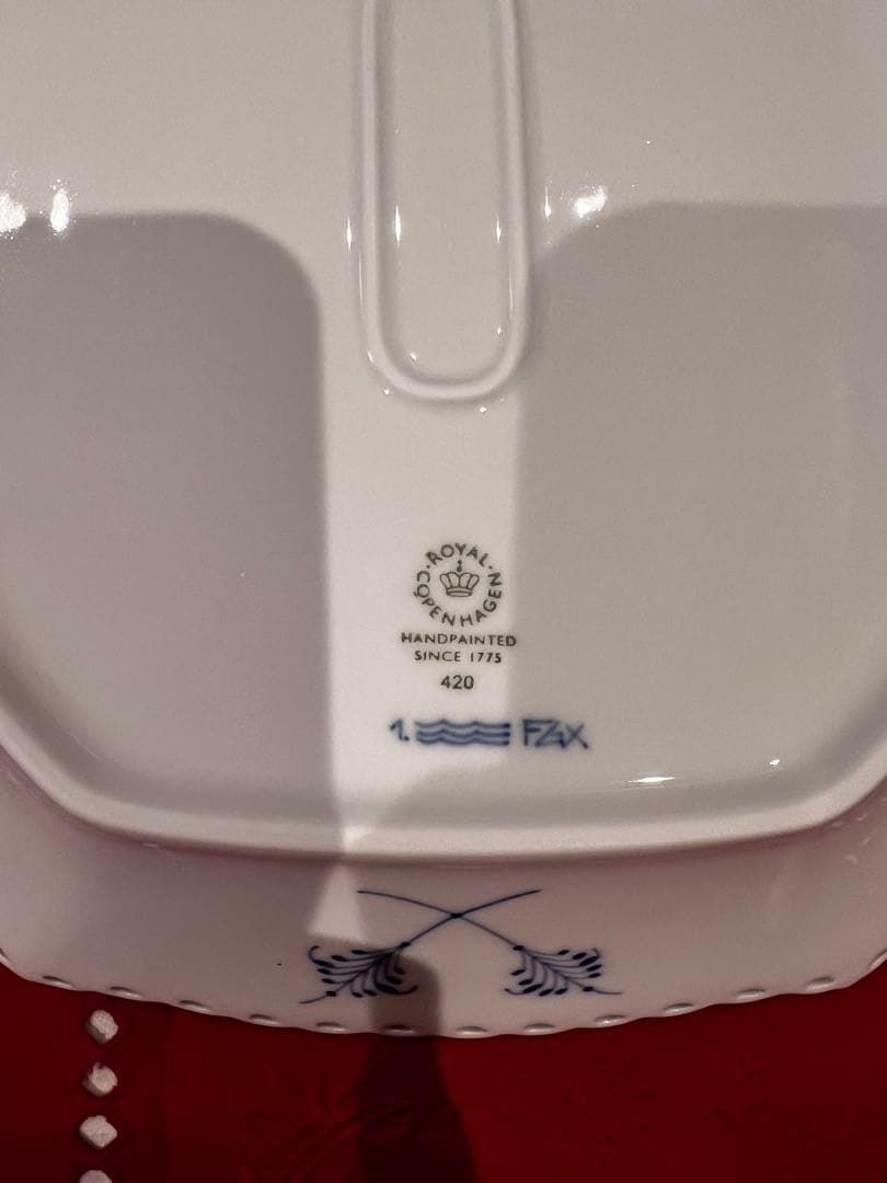 未使用◼️ブルーフルーテッド フルレース ケーキ ディッシュ スクエア 26cm