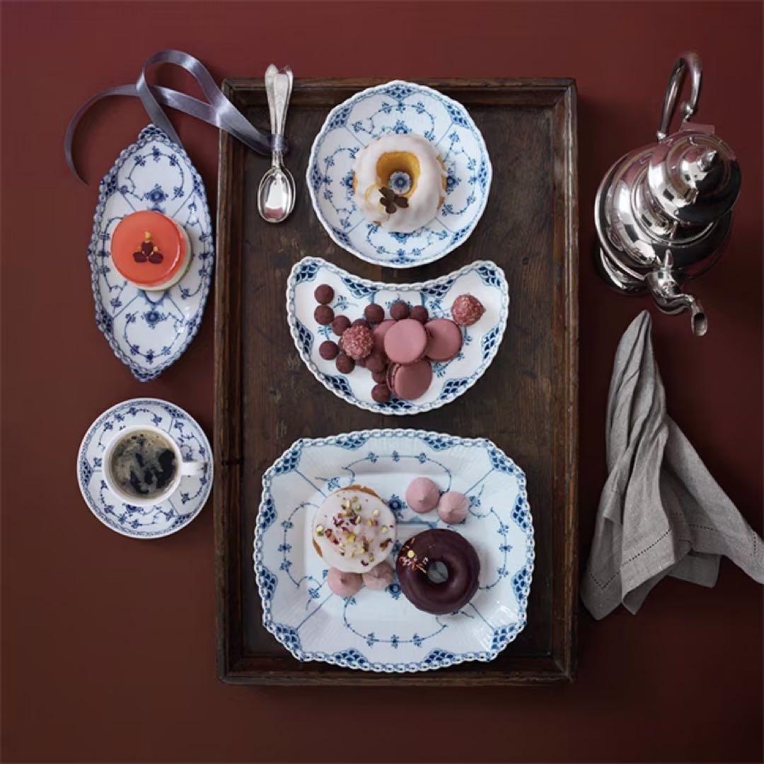 未使用◼️ブルーフルーテッド フルレース ケーキ ディッシュ スクエア 26cm