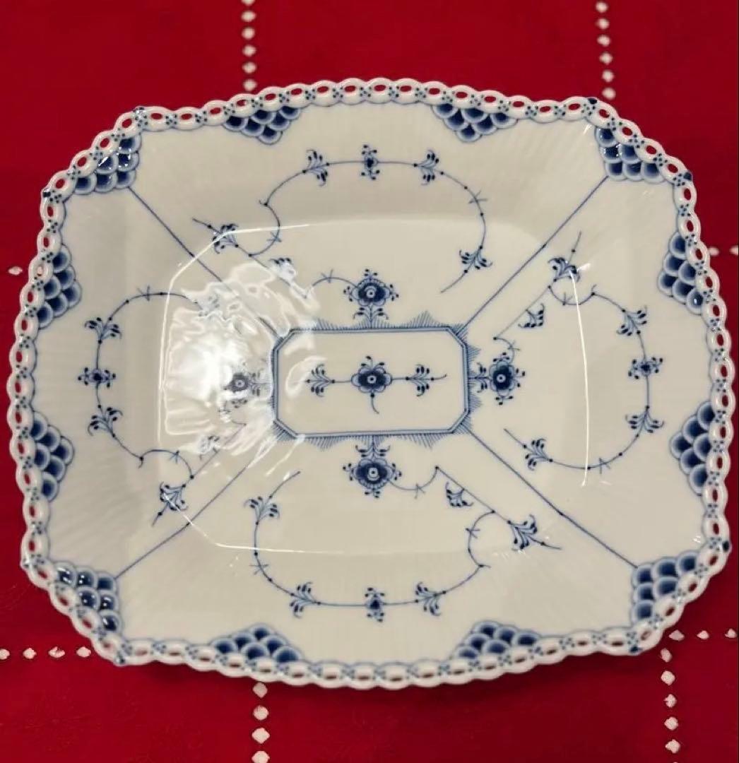 未使用◼️ブルーフルーテッド フルレース ケーキ ディッシュ スクエア 26cm