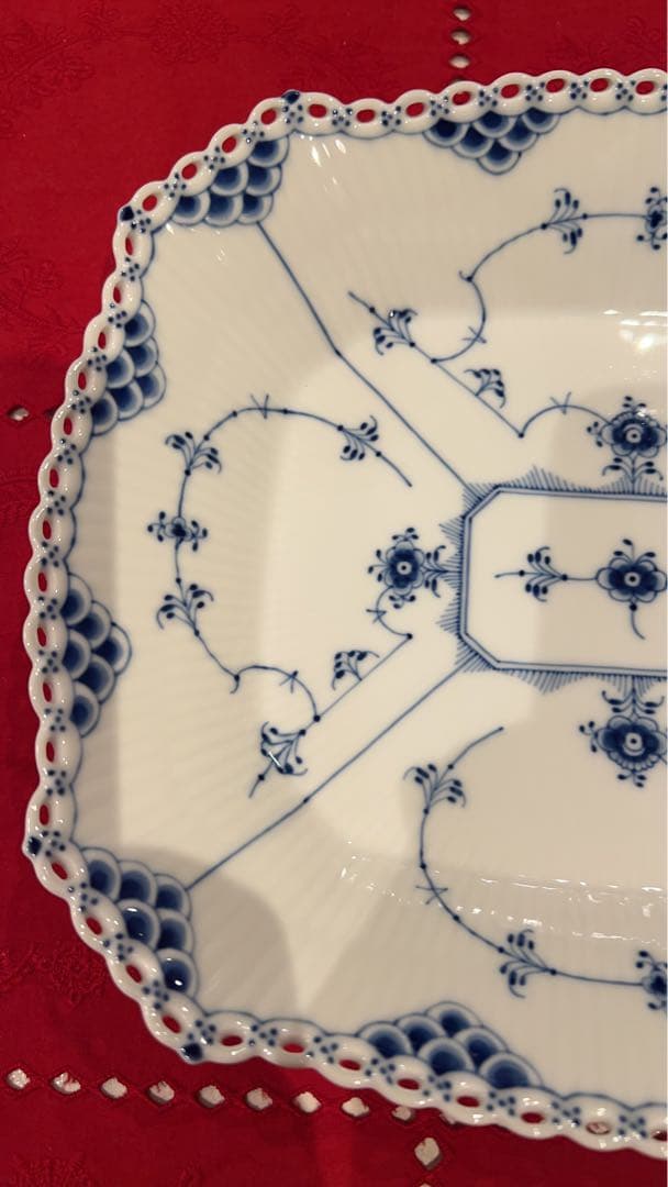 未使用◼️ブルーフルーテッド フルレース ケーキ ディッシュ スクエア 26cm