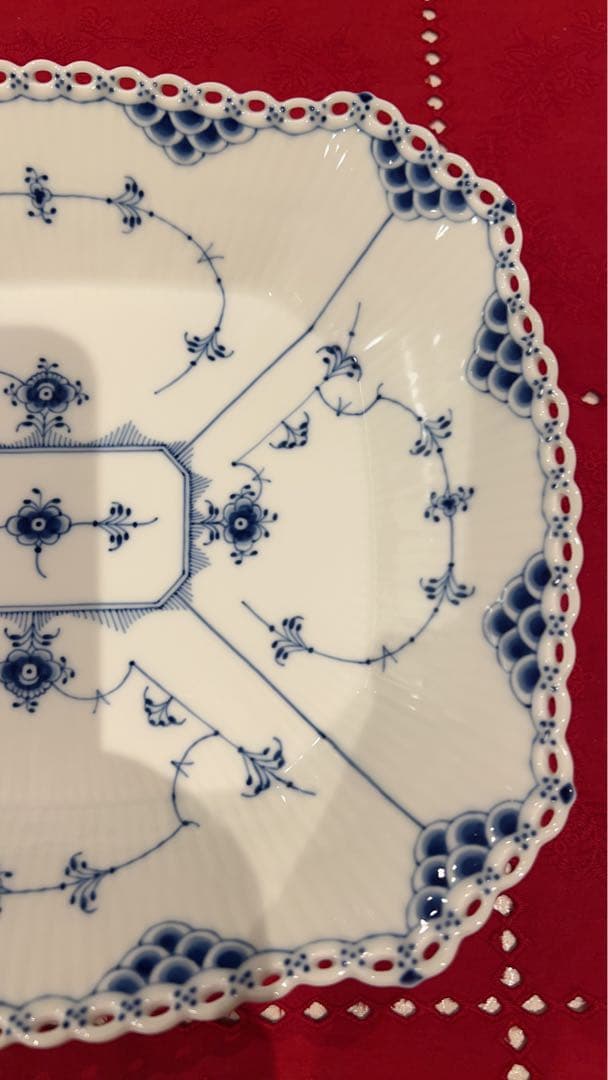 未使用◼️ブルーフルーテッド フルレース ケーキ ディッシュ スクエア 26cm