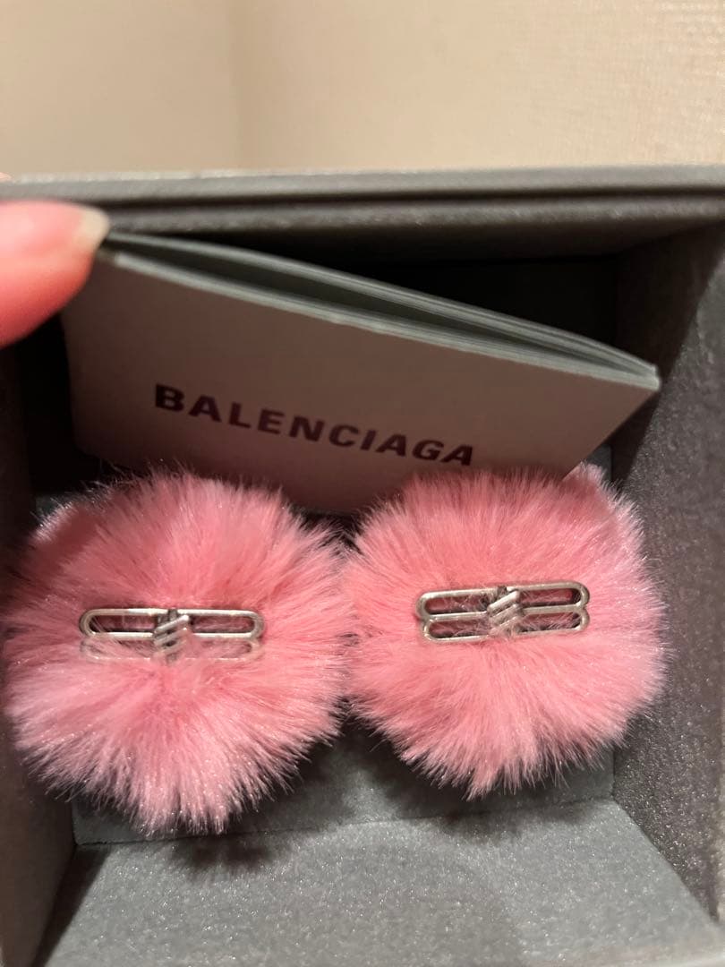 超値下げ！BALENCIAGA ピンクファーポンポンピアス