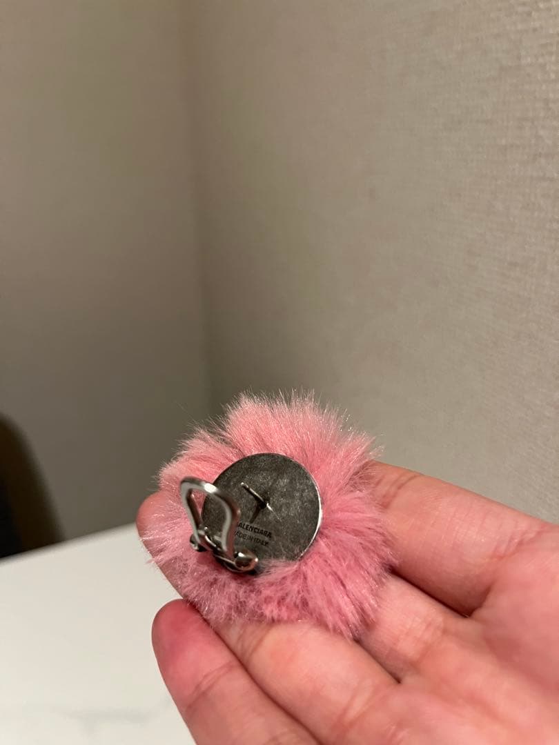 超値下げ！BALENCIAGA ピンクファーポンポンピアス