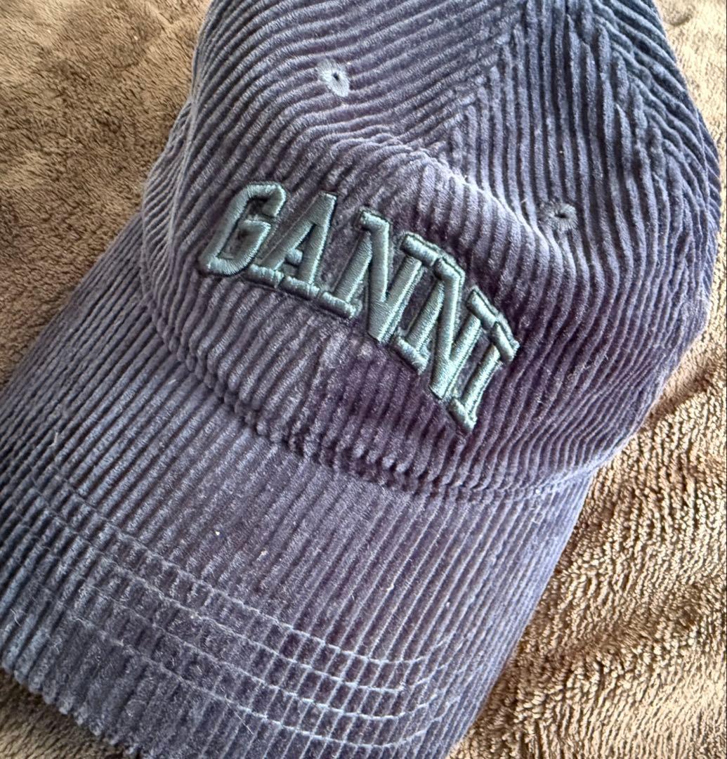 GANNI コーデュロイ ネイビーキャップ