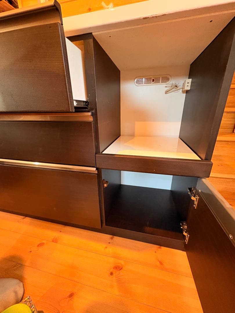 ダークブラウン木製キッチンカウンター