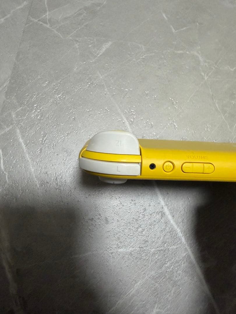 Nintendo Switch Lite イエロー 本体　充電コード無　保証書付