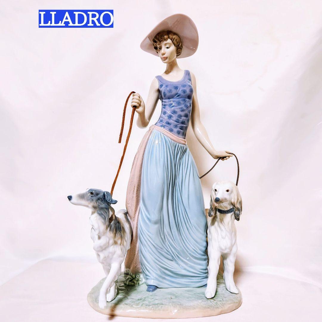 リヤドロ LLADRO【美品】フィギュリン《優雅な散歩のひととき》No.5802