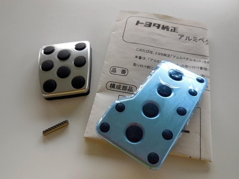 200系ハイエース　純正アルミペダル　アクセル＆ブレーキ　全車取付OK　レジアス