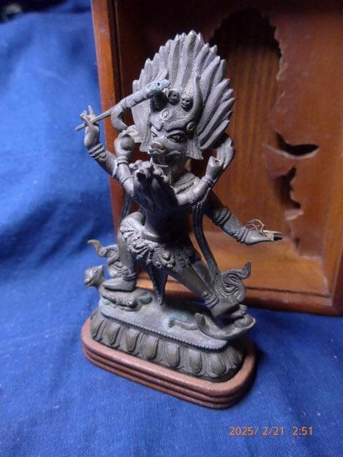 1080　とても古い青銅のインドの神様の像です