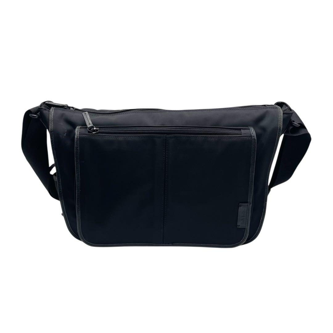 ポールスミス　ショルダーバッグ　肩掛け　斜め掛け　ブラック　ナイロン　多収納