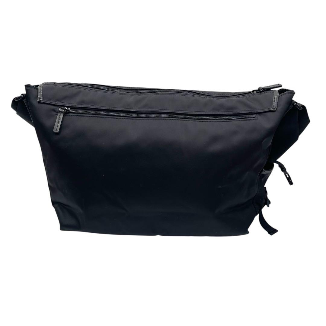ポールスミス　ショルダーバッグ　肩掛け　斜め掛け　ブラック　ナイロン　多収納