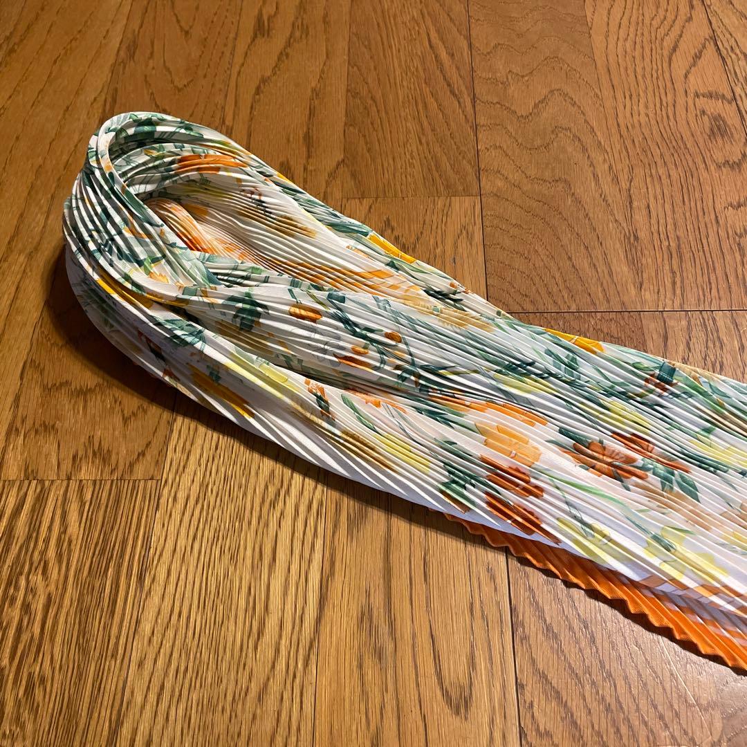 HERMES 花柄 シルクスカーフ　プリーツ