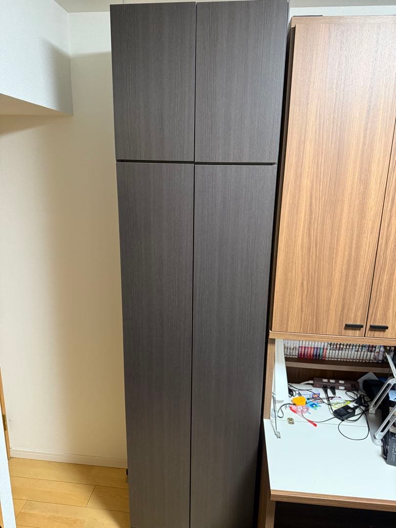 【値下げ応相談】ディノス　扉付き本棚（高さ230×幅59×奥行44.5）